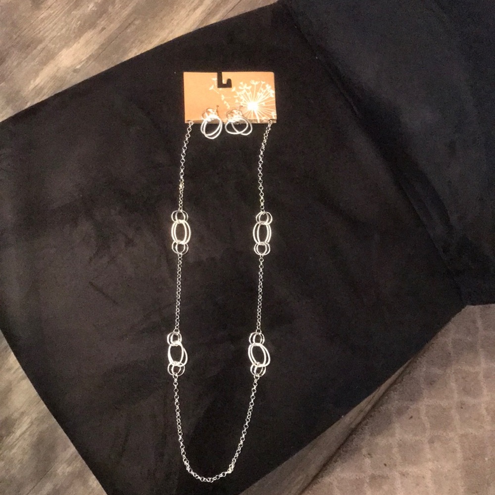 Necklace and earring set
